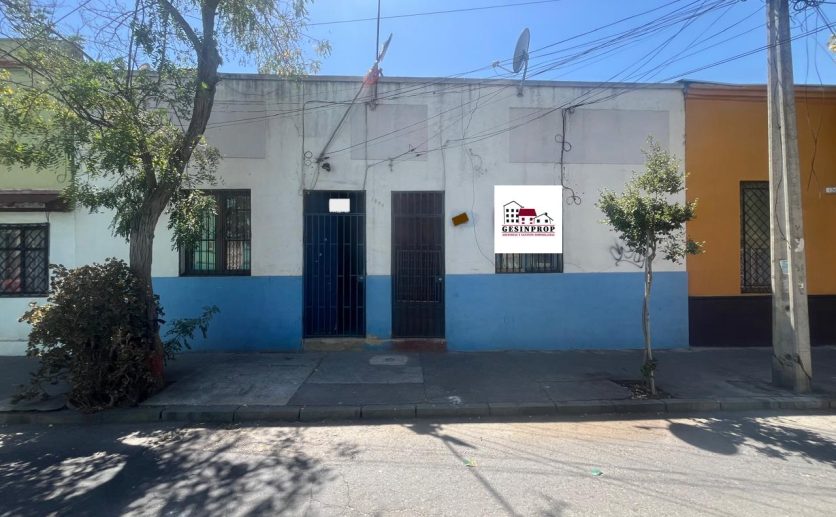 Se Vende Casa sólida en Santiago Centro, Metro Ñuble.