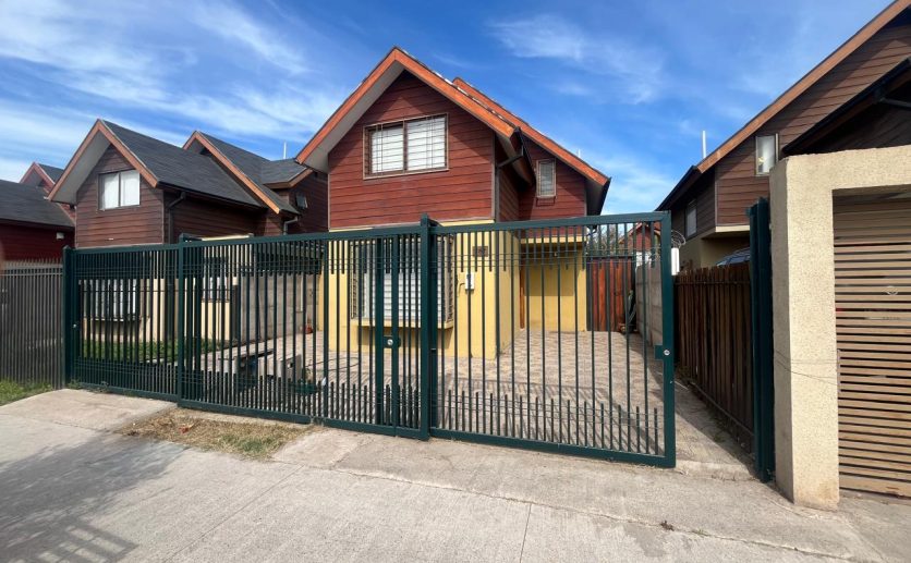 Se Vende Casa Aislada en Avenida de Barrio Huertos II, Buin.