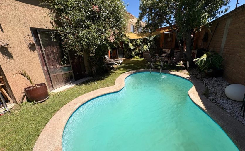 Se Vende Hermosa Casa con piscina en 290 M2, Ciudad Satélite Maipú
