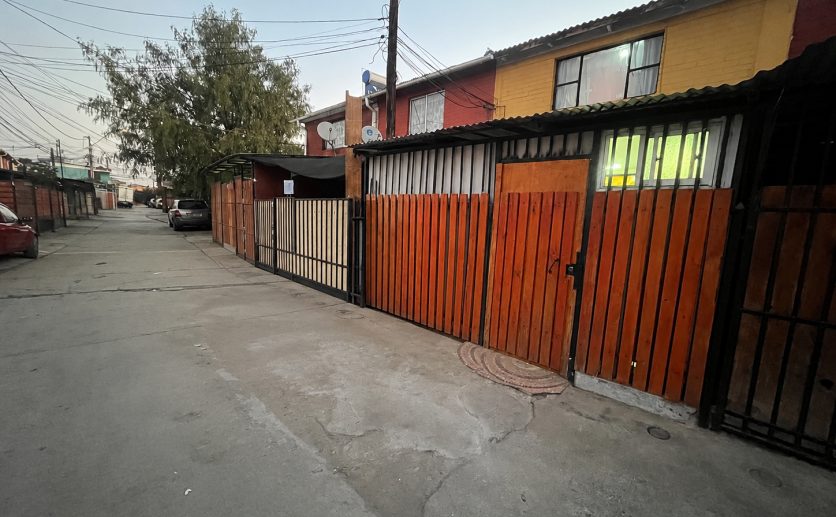 Se Vende Cómoda y Funcional Casa en Villa Santa Carolina, Maipú.
