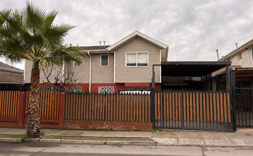 Se Vende Casa de 4D-3B-2E en Jardines De Santa María, Maipú.