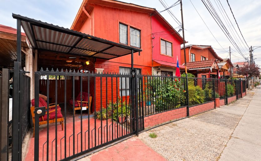 Se Vende Casa de 2 Pisos, Ideal para Ampliación, El Abrazo, Maipú.