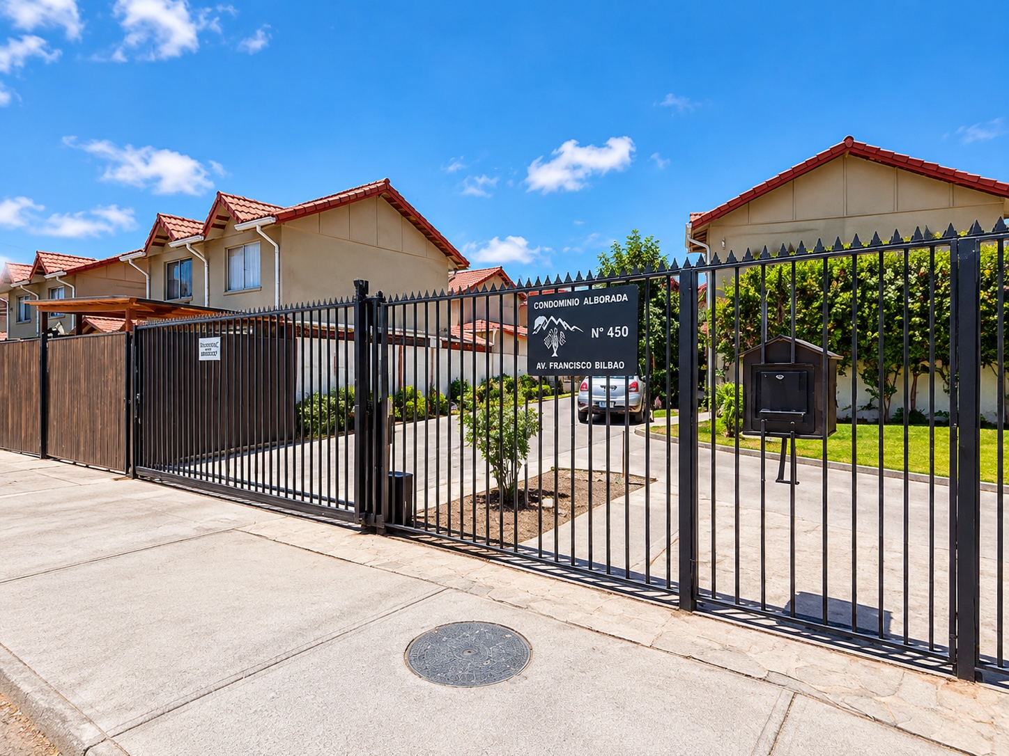 Se Vende Casa Esquina de 2 Pisos, Ideal para Ampliación, Peñaflor.